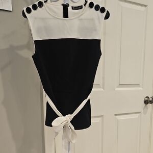 Elegant Black And White Sleeveless Top with Button Details Size XS
